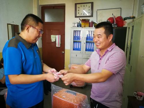 韓城分公司工會(huì)“金秋助學(xué)”活動(dòng)溫暖莘莘學(xué)子