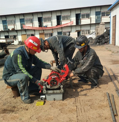 機(jī)電安裝公司檸條塔項(xiàng)目部完成井下南翼輔運(yùn)大巷壓風(fēng)自救及供水施救系統(tǒng)工程