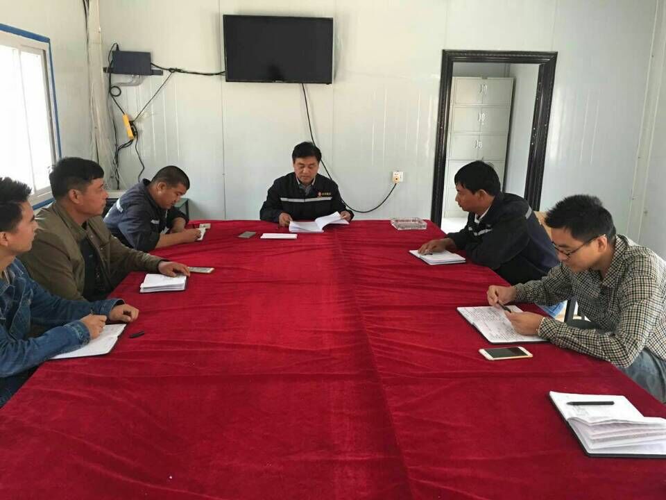 礦建二公司車村項目部黨支部組織學(xué)習(xí)寧董事長講話精神