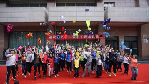 瞧，他們嗨瘋了！