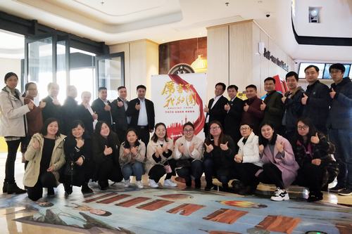 礦建二公司組團觀看《厲害了，我的國》 為祖國打CALL