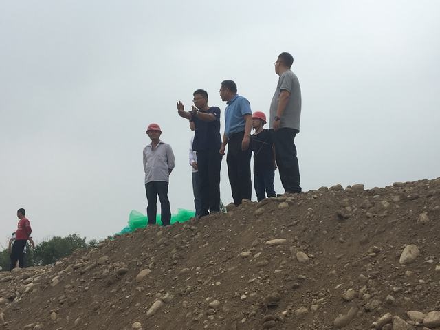 德璟董事長(zhǎng)一行蒞臨紫溝河防洪工程檢查指導(dǎo)