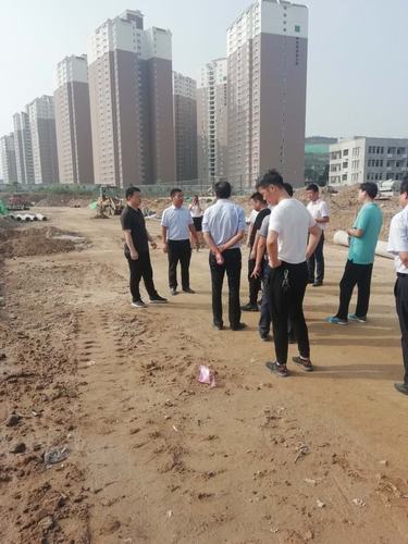 渭南市副市長郭柱國帶隊(duì)深入濱河小學(xué)周邊配套市政工程指導(dǎo)工作