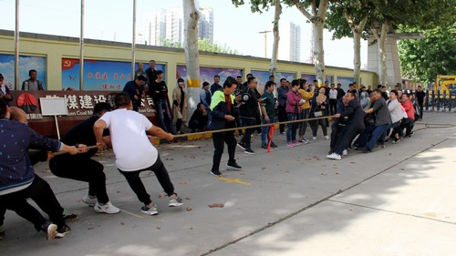 陜煤建設銅煤公司開展職工拔河比賽喜迎國慶佳節(jié)