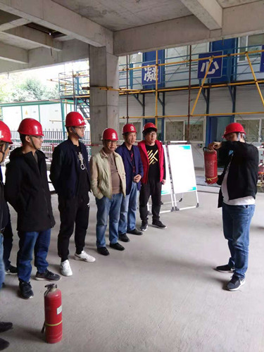 加強(qiáng)冬季消防演練  提高職工防火能力