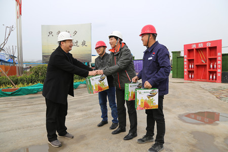 建設(shè)集團(tuán)聯(lián)合工會副主席陳軍鋒深入施工現(xiàn)場慰問指導(dǎo)工作