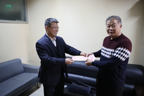 路橋分公司領(lǐng)導(dǎo)走訪慰問(wèn)困難職工