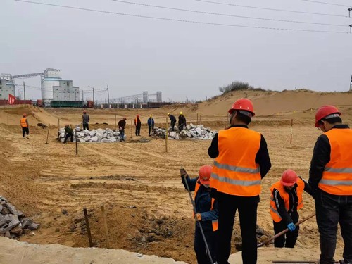 陜煤建設(shè)路橋分公司小保當(dāng)項(xiàng)目地磅房工程順利開工