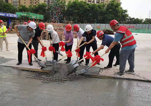 陜煤建設咸陽分公司承建的咸陽市城市停車場BOT項目釣臺廣場地下停車場順利封頂