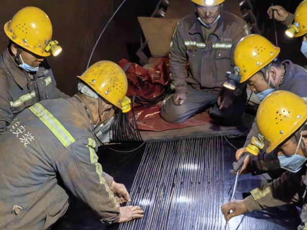 陜煤建設機電安裝公司酒鋼項目部“打響”皮帶搶修戰(zhàn)