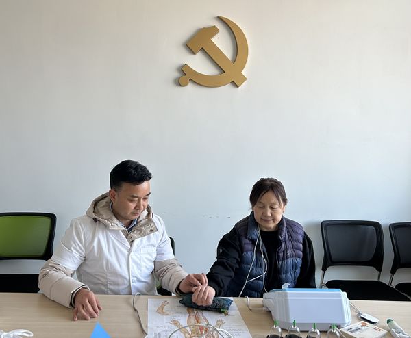 陜煤建設(shè)天工公司：關(guān)愛員工“零距離” 中醫(yī)義診暖人心