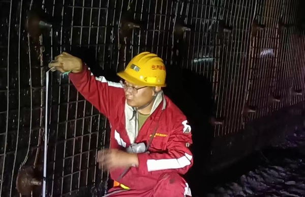 陜煤建設(shè)煤礦運(yùn)營(yíng)服務(wù)分公司：五一我在崗 平凡亦有光