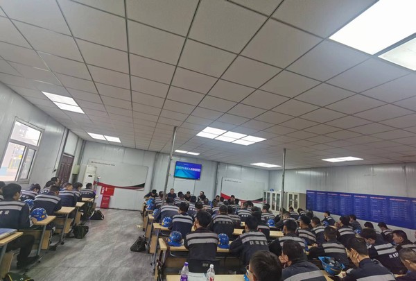 陜煤建設(shè)洗選煤運營公司紅柳林洗煤廠項目部： 環(huán)環(huán)相扣  弘美德  揚風(fēng)尚  守錢袋