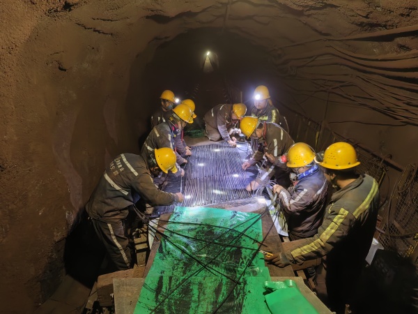 陜煤建設機電安裝公司：鉚足干勁搶進度，細致慎微保安全