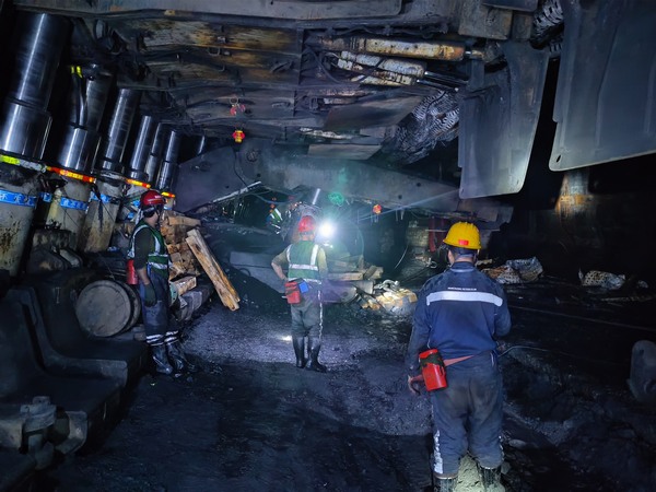 陜煤建設(shè)煤礦運(yùn)營服務(wù)分公司：高效完成巴拉素煤礦2101綜采工作面設(shè)備回撤及安裝工程