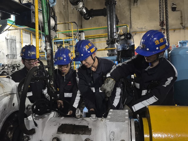 陜煤建設(shè)洗選煤運(yùn)營公司紅柳林洗煤廠項(xiàng)目部：煙花燦九天  煤裝立在崗