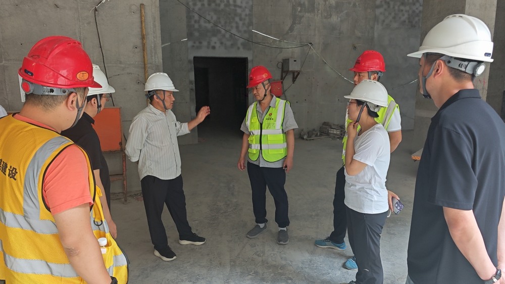 陜煤建設(shè)銅煤公司：保險(xiǎn)公司專家深入施工現(xiàn)場(chǎng)開展安全檢查與培訓(xùn)