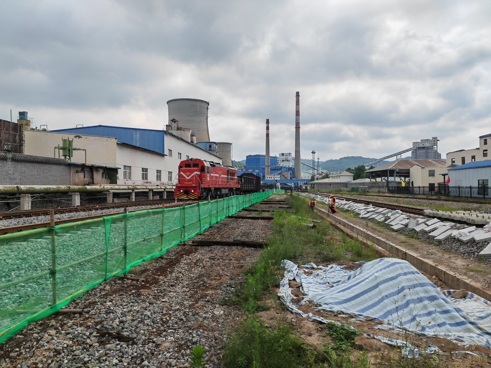 陜煤建設(shè)路橋分公司黃陵項(xiàng)目部迎雨季、戰(zhàn)酷暑、攻堅(jiān)沖刺保工期