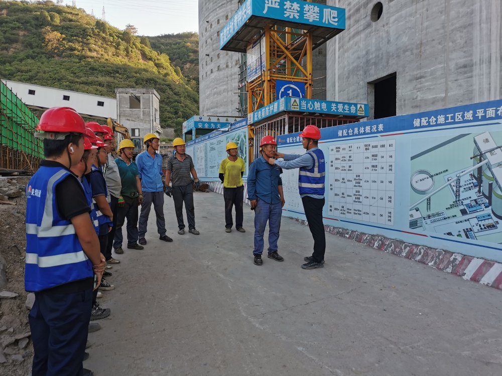 陜煤建設(shè)韓城分公司土建十一項(xiàng)目部：每日一聚話安全，工地防線牢又堅(jiān)