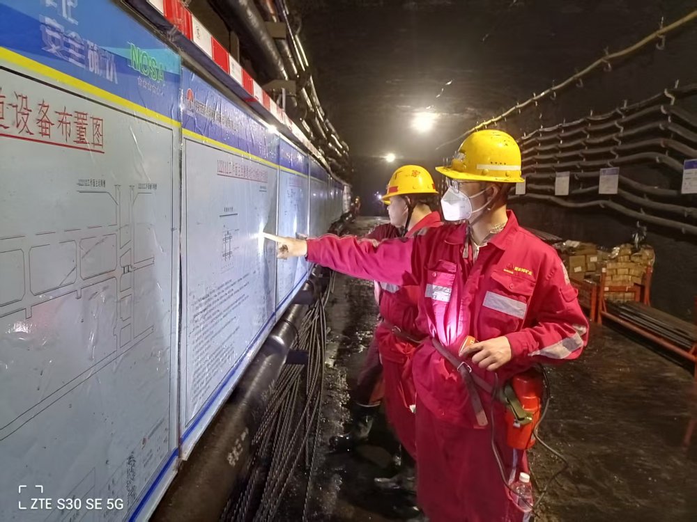 金秋染神木 安全筑根基 ——煤礦運營服務(wù)分公司秋日安全生產(chǎn)紀(jì)實