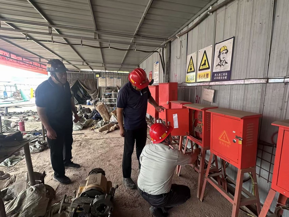 安全生產(chǎn)不放假，應(yīng)急值守不“打烊”—陜煤建設(shè)礦建二公司開展“雙節(jié)”期間安全生產(chǎn)大排查