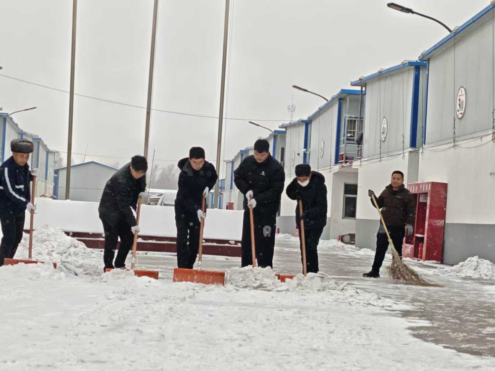 陜煤建設(shè)煤礦運(yùn)營(yíng)服務(wù)分公司：設(shè)備“御醫(yī)”開(kāi)良方，雪后問(wèn)診保平安