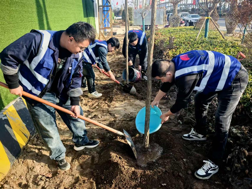 “雙線”植綠添新色 青春護(hù)航生態(tài)美